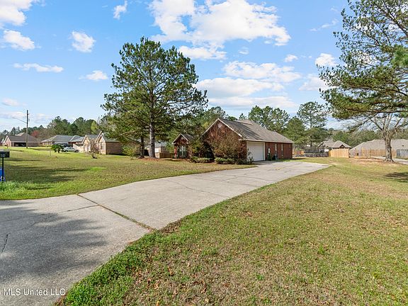 2nd image of 150 Latigo Loop