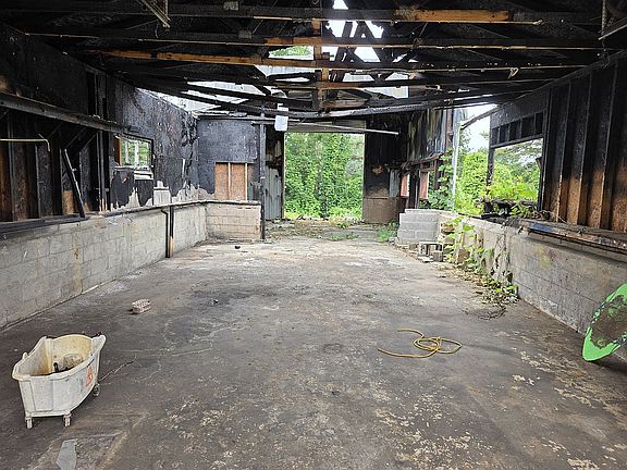 5th image of 170 S Kelley St