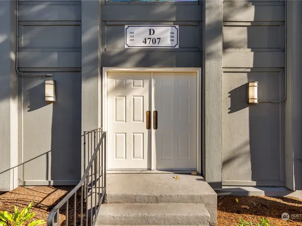 4707 W Lake Sammamish Parkway SE #D205, Issaquah, WA 98027