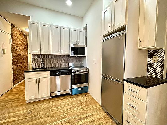 2nd image of 262 W 24th St APT 1B