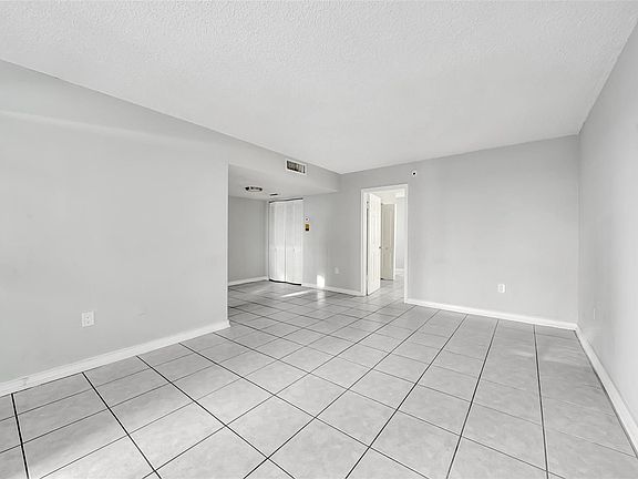 3rd image of 6A Bay Dr