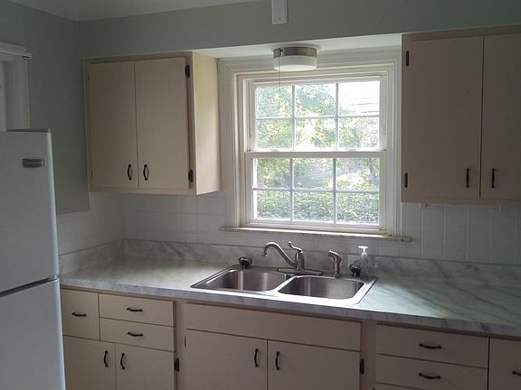 3rd image of 298 Caldwell Dr