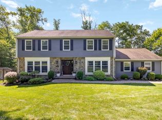 6 Wyckoff Way, Morris Plains, NJ 07950
