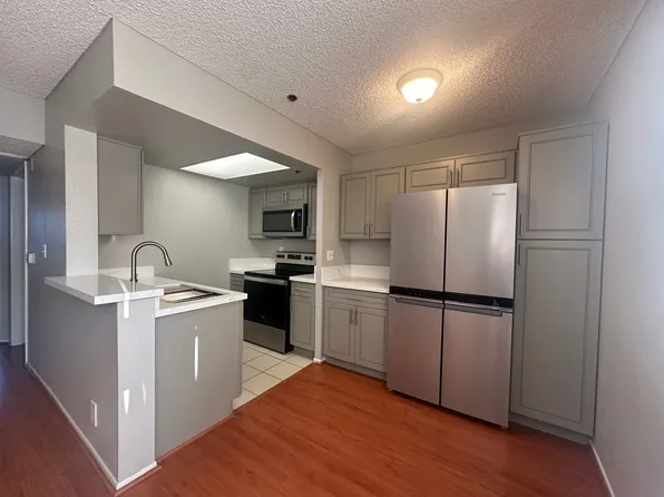 Russell Court Apartments, 5332 Russell Ave APT 317, Los Angeles, CA 90027
