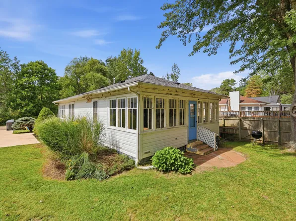 83 Pershing St, South Haven, MI 49090