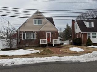 2 Grenville Court, East Rockaway, NY 11518