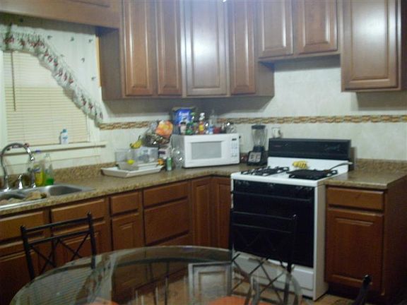 4th image of 4805 Carey St