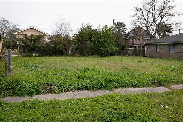 1st image of 1940 Heights Dr