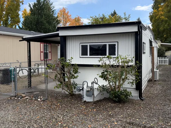 218 Kingsbury Dr, Grants Pass, OR 97526