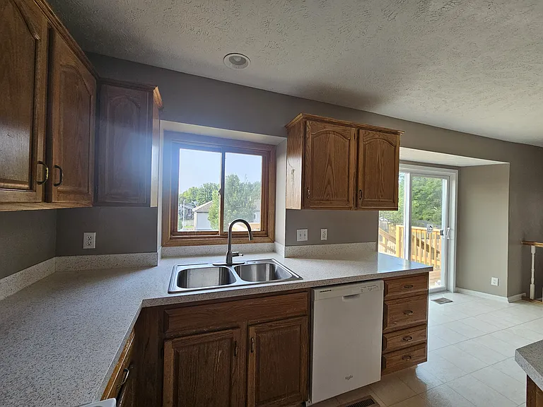 15057 Emmet St — Photo 5