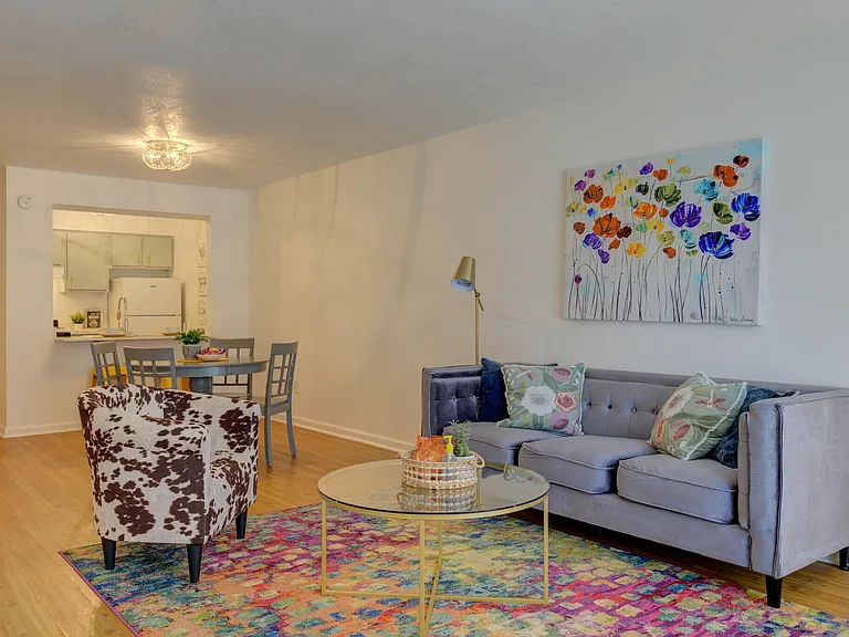 Galleria Flats Apartments — Photo 13