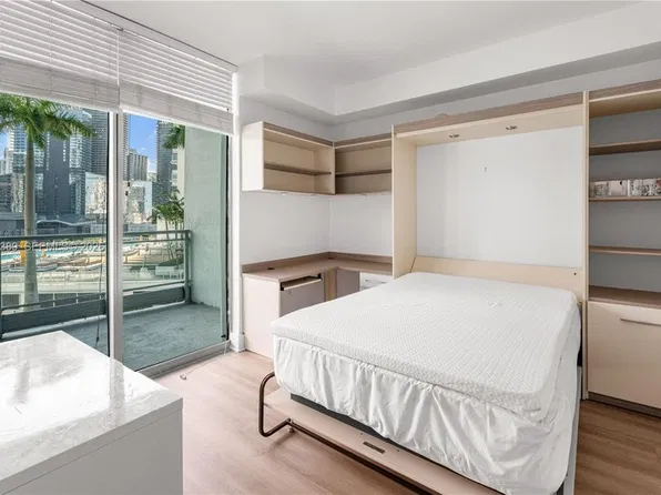 90 SW 3rd St, Miami, FL