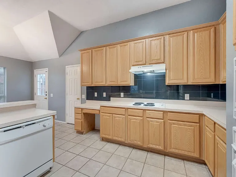 5909 Berkshire Rd — Photo 41