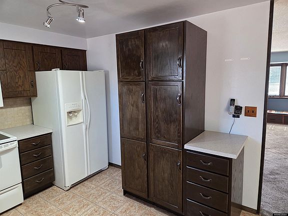 5th image of 1080 Beaumont Dr