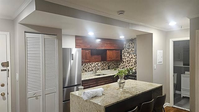 1st image of 319 Barrow St #201