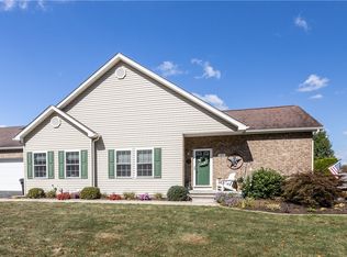 122 Hidden Springs Dr, Ellwood City, PA 16117