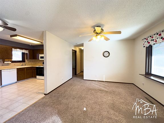 2nd image of 2927 Loraine Pl