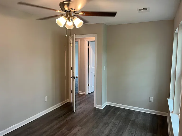 610 W Buena Vista Ave #4 — Photo 5