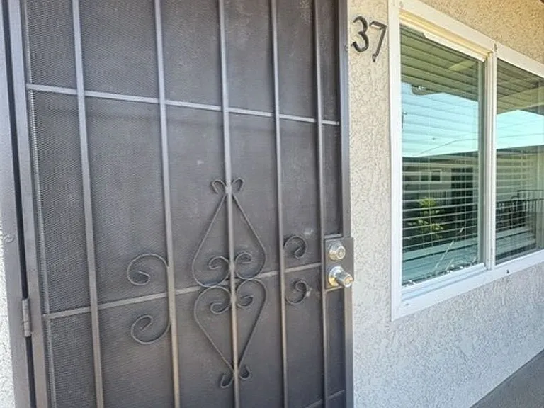 Marine Bay Apartments — Photo 25