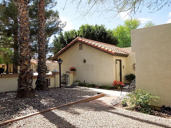 View From Side Yard to Garage