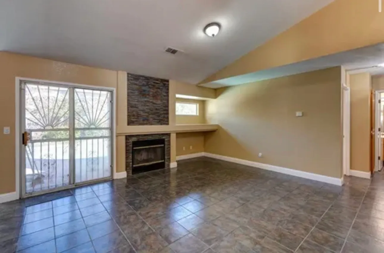 4 bed, 1917 sqft, $3,200 — Photo 3