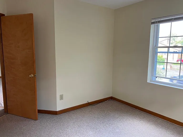 1020 Western Ave #B — Photo 8