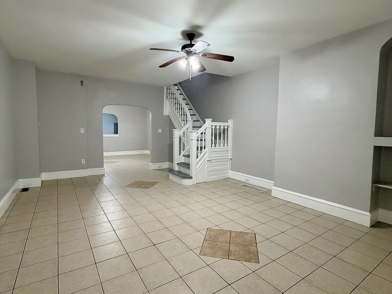 Spacious 4-Bedroom Paschall Rental with Large Backyard — Photo 2