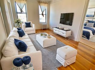 2563 42nd St APT 4, Astoria, NY 11103