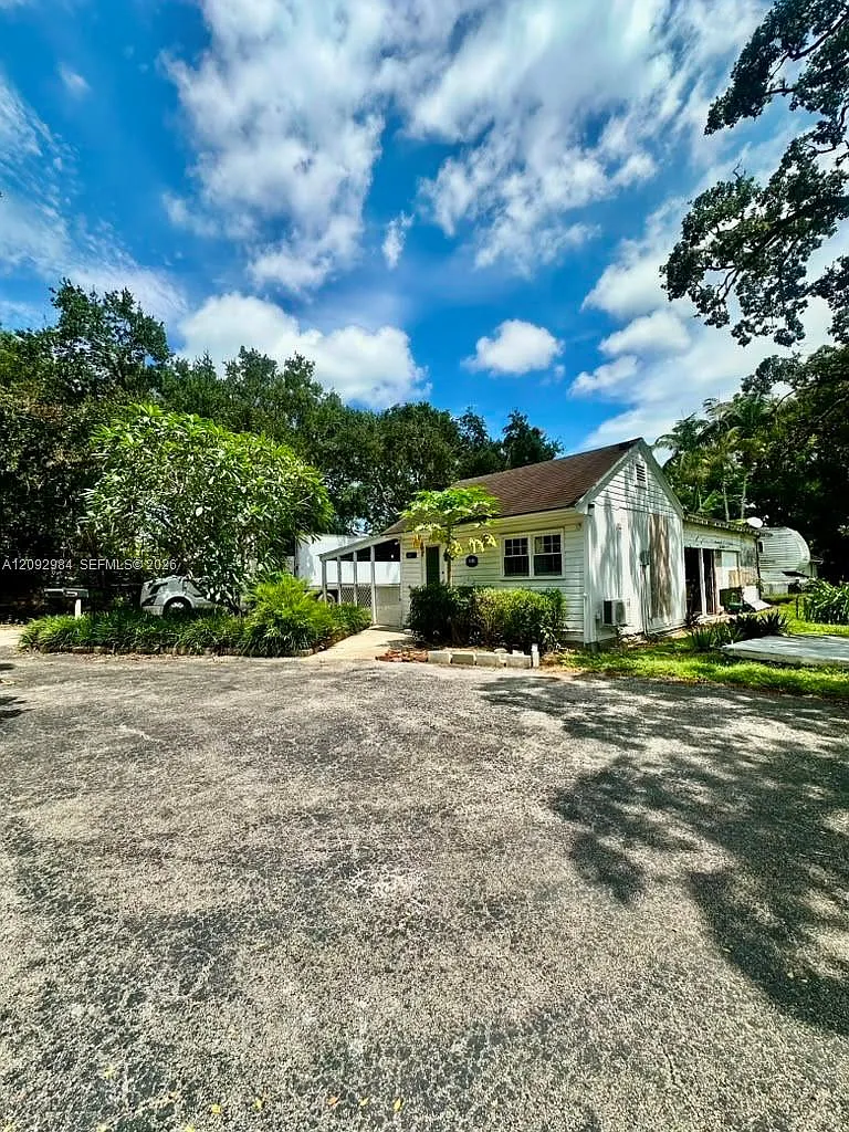 Studio, 1.0 bath, 528 sqft, $1,350 — Photo 3