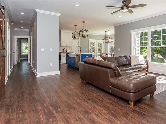 3rd image of 6634 Maricarol Ln