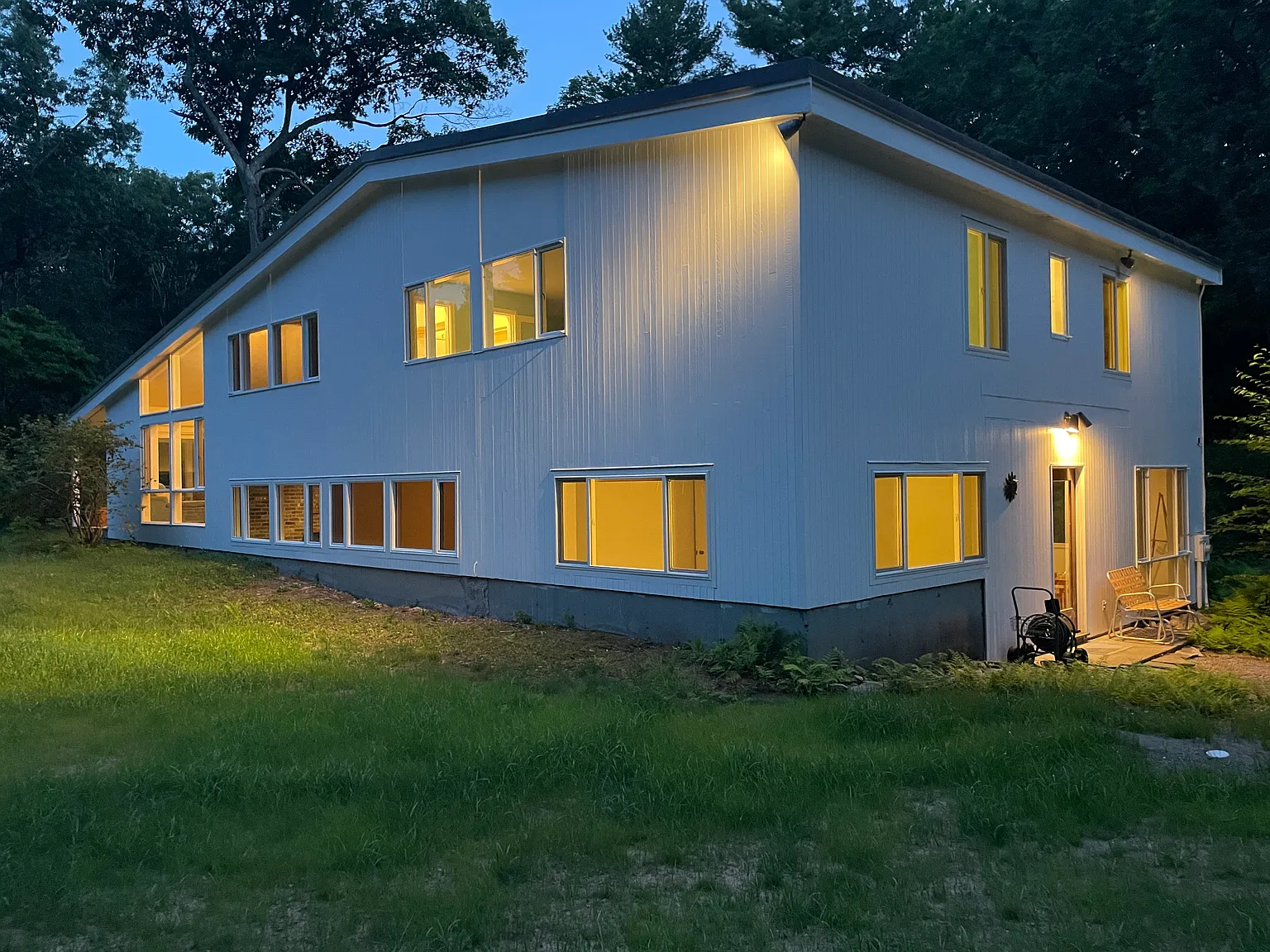 5 bed, 3283 sqft, $5,950 — Photo 2