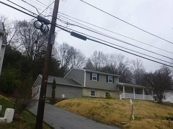 3rd image of 150 Modena Rd