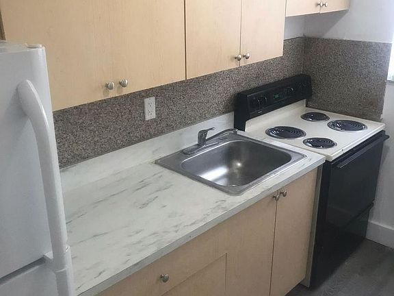 3rd image of 1801 NW 2nd Ct APT 201