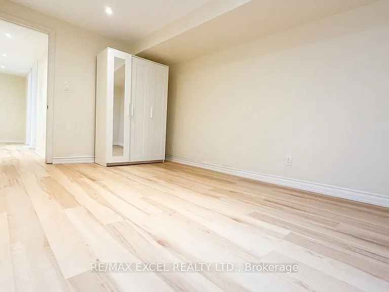 101 Sunway Sq #BASEMENT — Photo 3