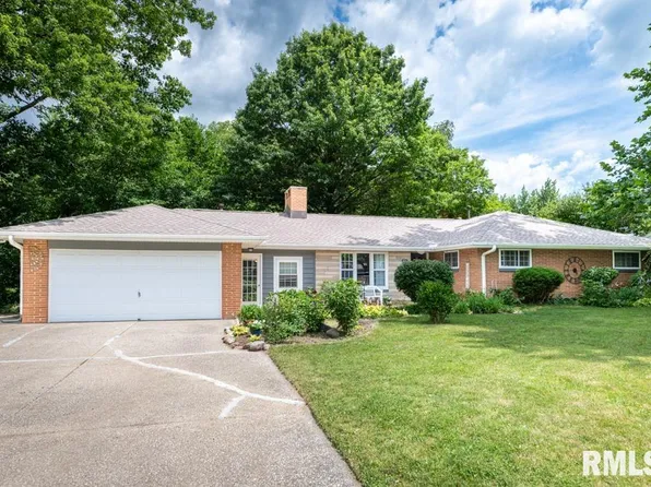 926 Birchwood Dr, Washington, IL 61571
