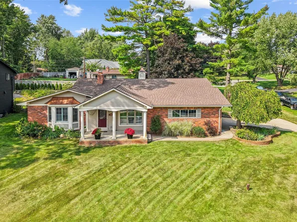 7510 Greene Haven Dr, Clarkston, MI 48348