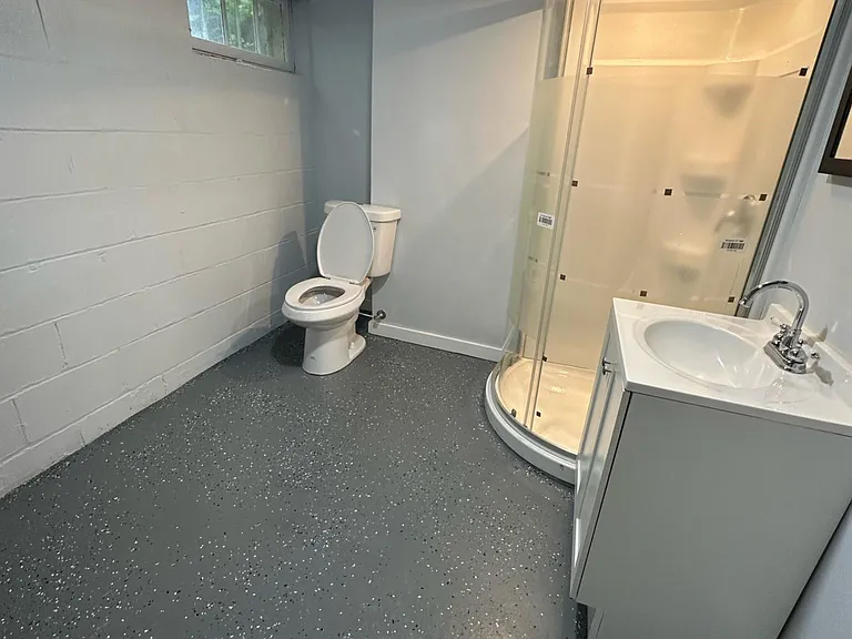 825 E Hampton Ave — Photo 16