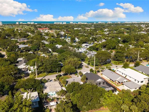 1010 13th ST N, NAPLES, FL 34102