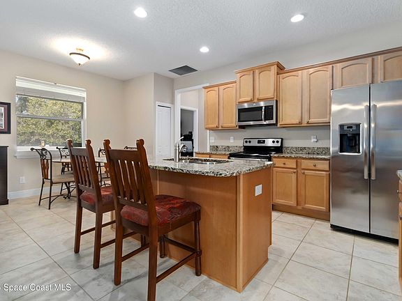 5th image of 170 Belmont Ave