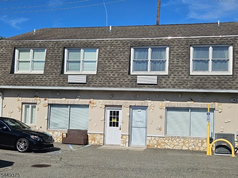 1 bed, 1.0 bath, 760 sqft, $2,100 — Photo 1