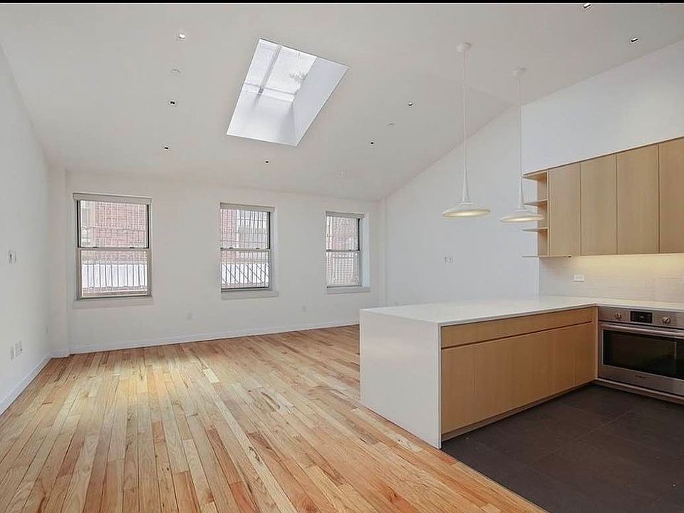 1st image of 142 Wooster St APT 1B