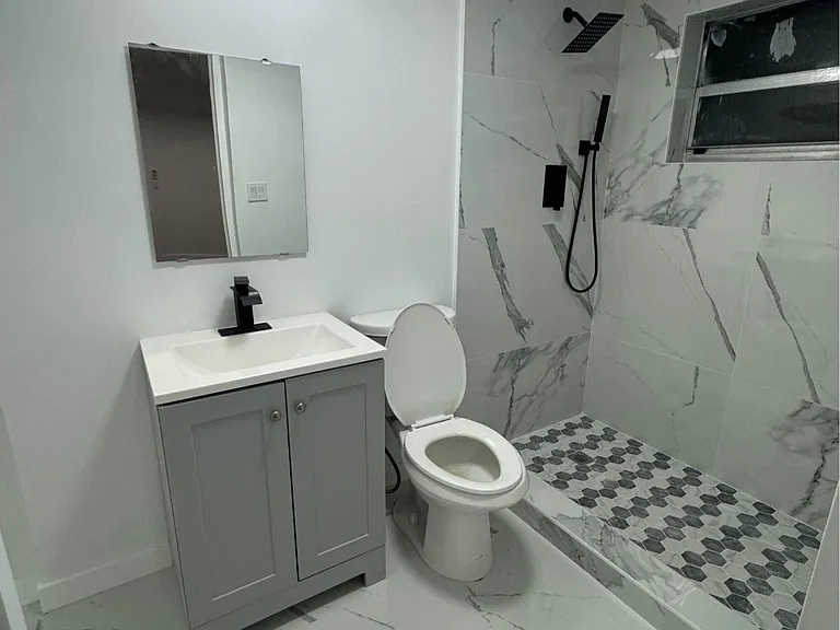 433 NW 8th Ave #1 — Photo 3