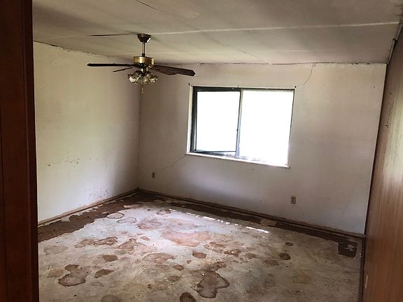 5th image of 1065 Bowie St