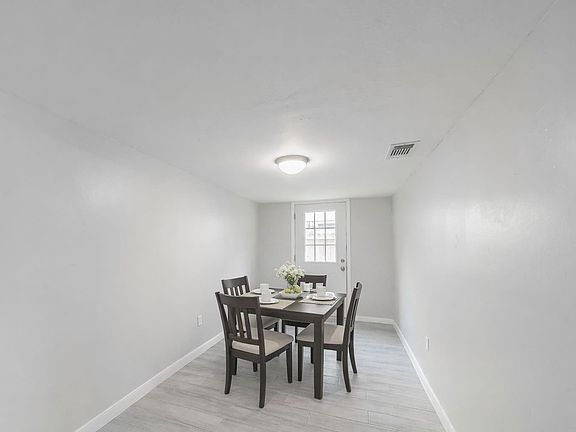 5th image of 1122 New Tree Ln