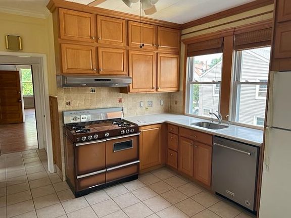 5th image of 68 Bremond St #2
