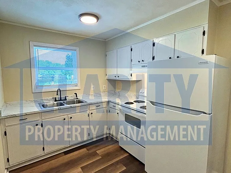 1850 Greenwood Ave NE — Photo 5