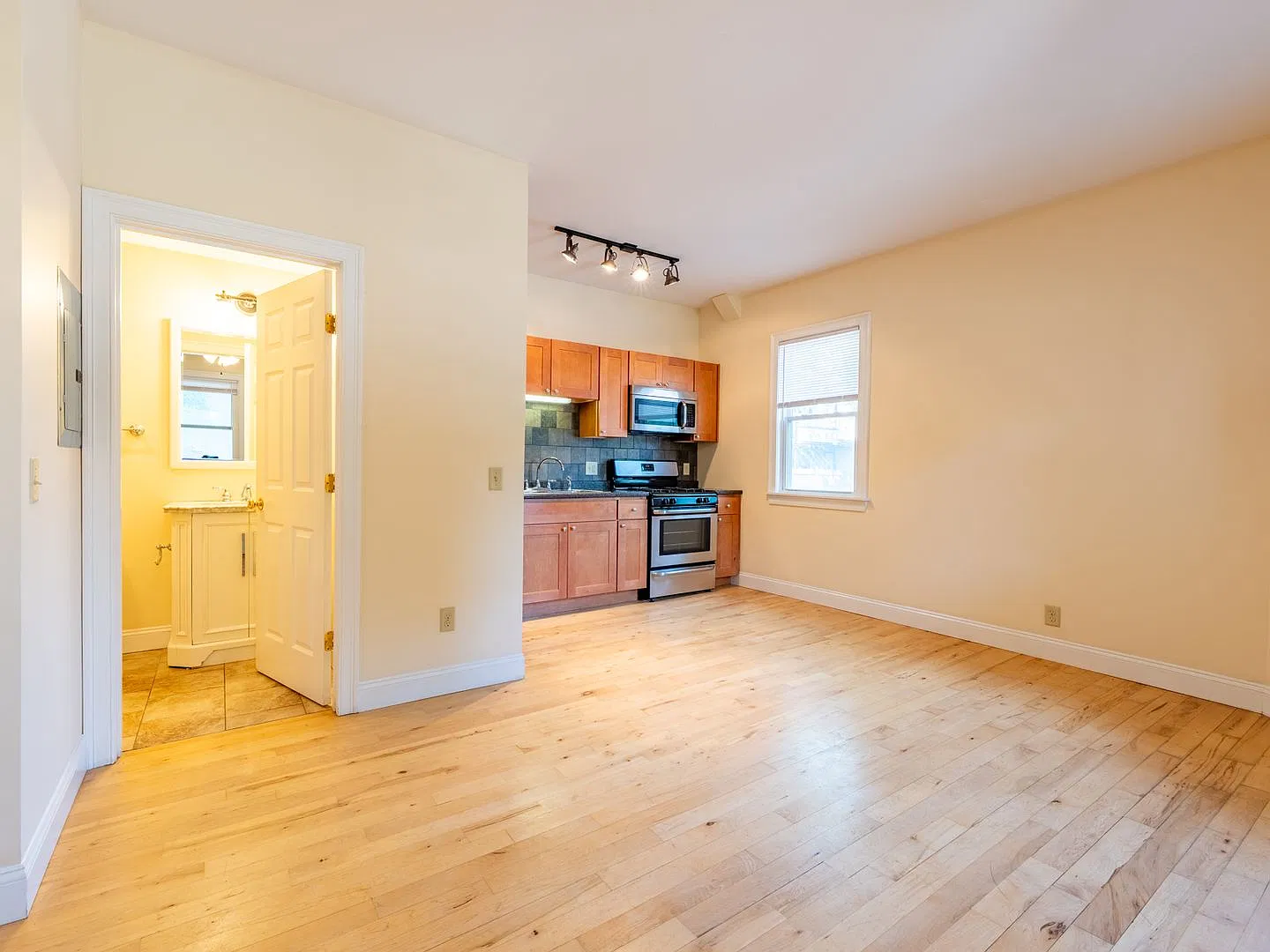 137 Park St — Photo 3