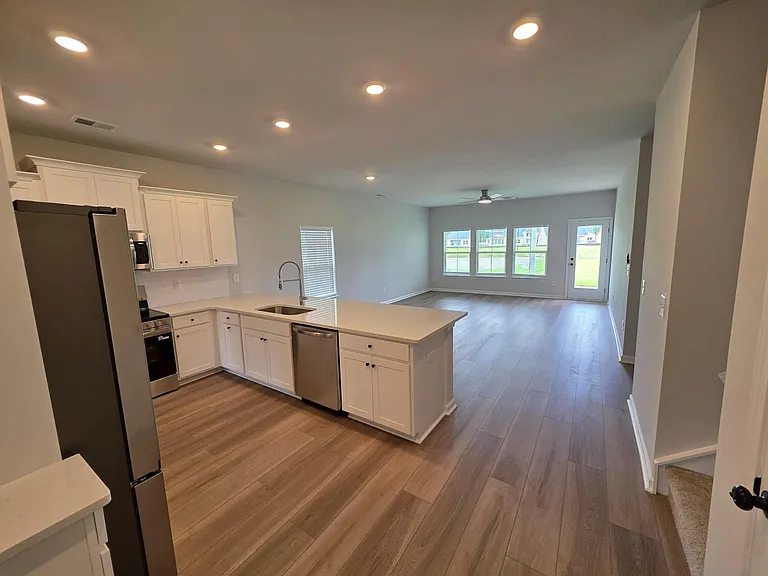 421 Sea Breeze Way — Photo 9