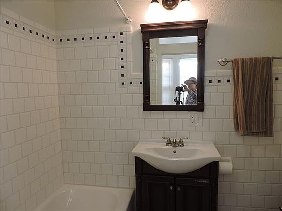 4th image of 325 Diana St