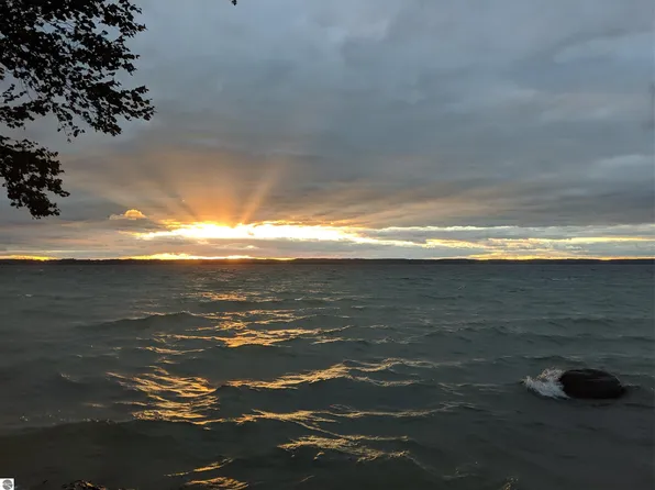 2725 Shore Wood Dr, Traverse City, MI 49686